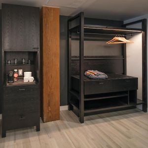King Studio Suite Mobility Accessible Tub